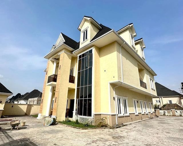 7 Bedroom Fully Detached Duplex
